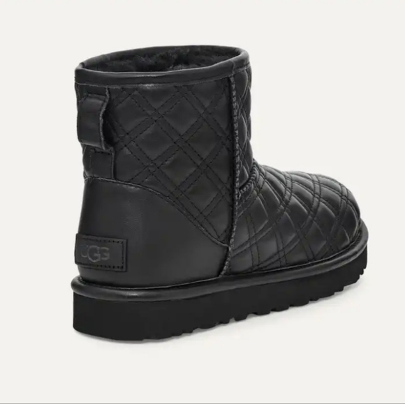 UGG Black Leather Quilted Ankle Boots Slip-On Size 6 - Picture 3 of 9